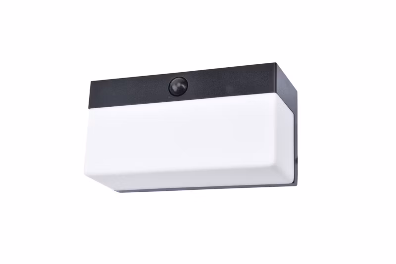 Kinkiet zewnętrzny z czujnikiem Lutec Fran czarny LED 10W 2600K-6000K 800lm IP44 wym: 9,2 x 18 x 7,9 cm – 1 szt.